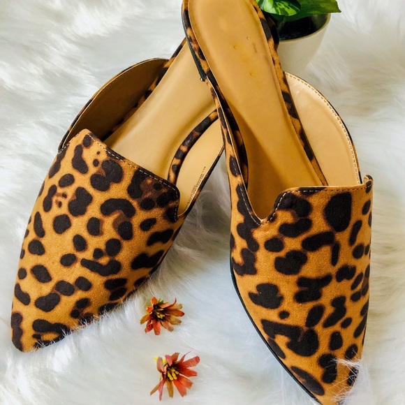 5⭐️LEOPARD MULES SLIP ON FLATS- Shoe - Picture 3 of 4